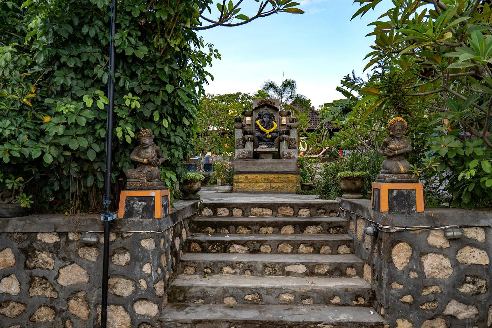 Karang Mas Lembongan Hotel นูซาเลมโบงัน ภายนอก รูปภาพ
