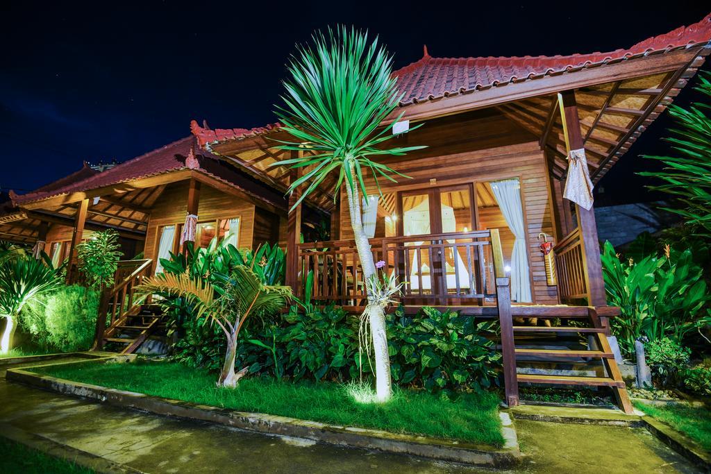 Karang Mas Lembongan Hotel นูซาเลมโบงัน ภายนอก รูปภาพ