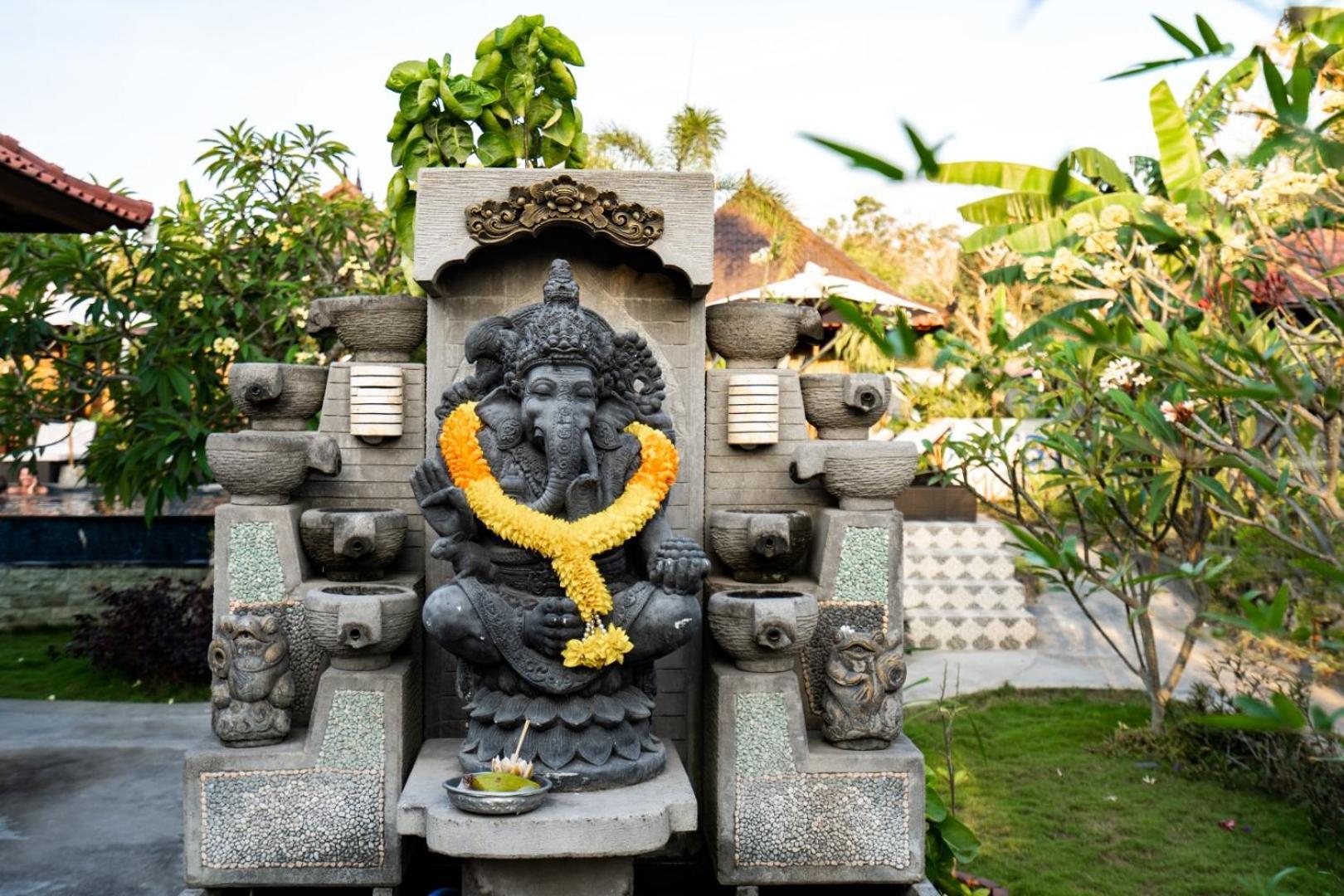 Karang Mas Lembongan Hotel นูซาเลมโบงัน ภายนอก รูปภาพ